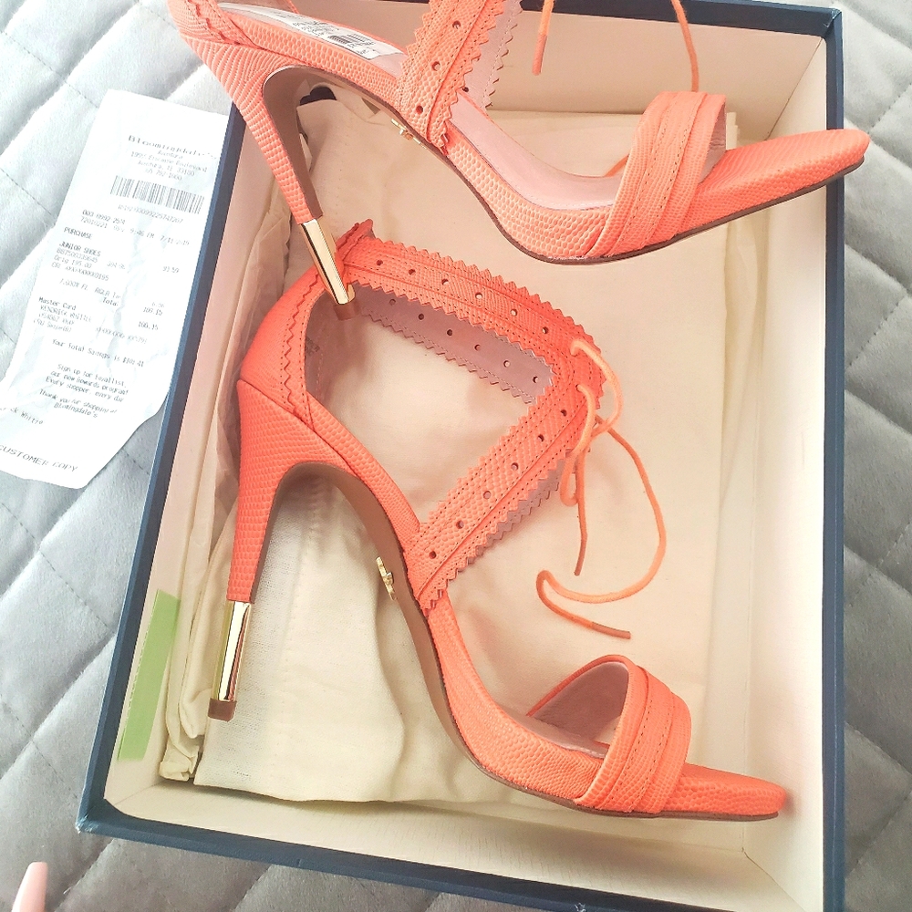 Pour La Victoire Heel sandals